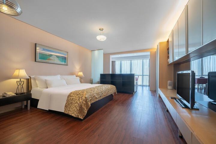 Room 9 of 36
