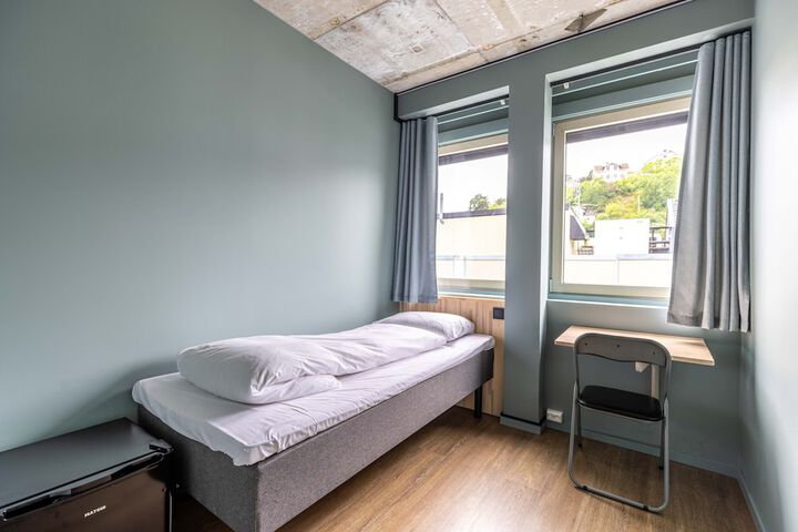 Room 32 of 69