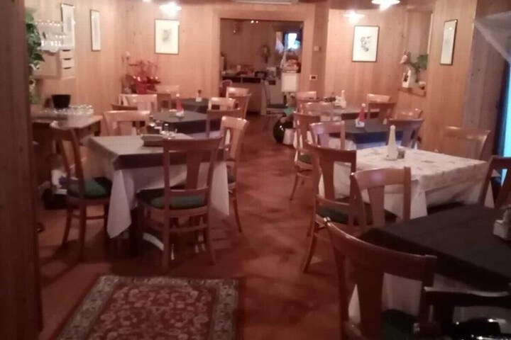 Dining 22 of 38
