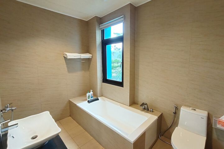 Room 14 of 80