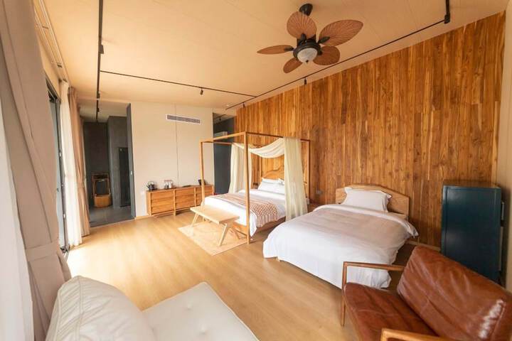 Room 14 of 60