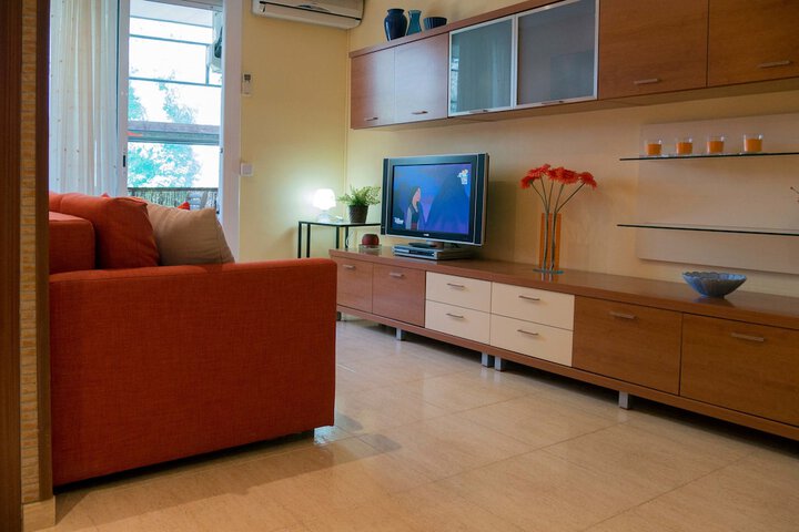 Room 9 of 16