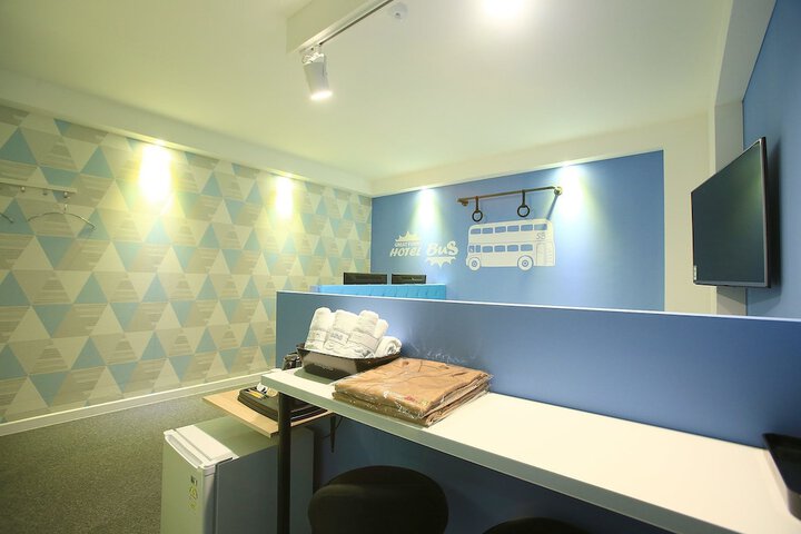 Room 10 of 40