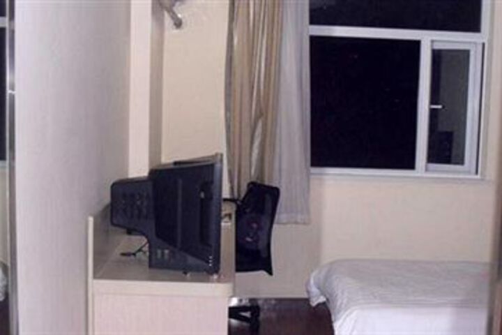 Room 7 of 13
