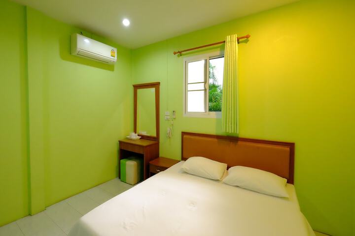 Room 8 of 12