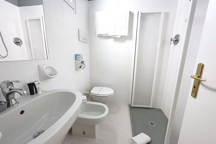 Room 64 of 121