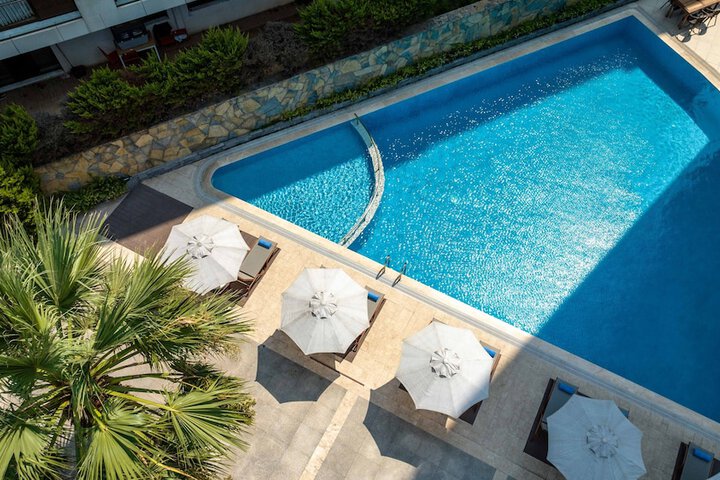 Hotel Pool