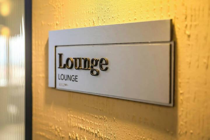 Lounge 61 of 92