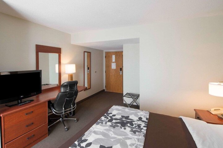 Queen Bed Accessible (1 of 12)