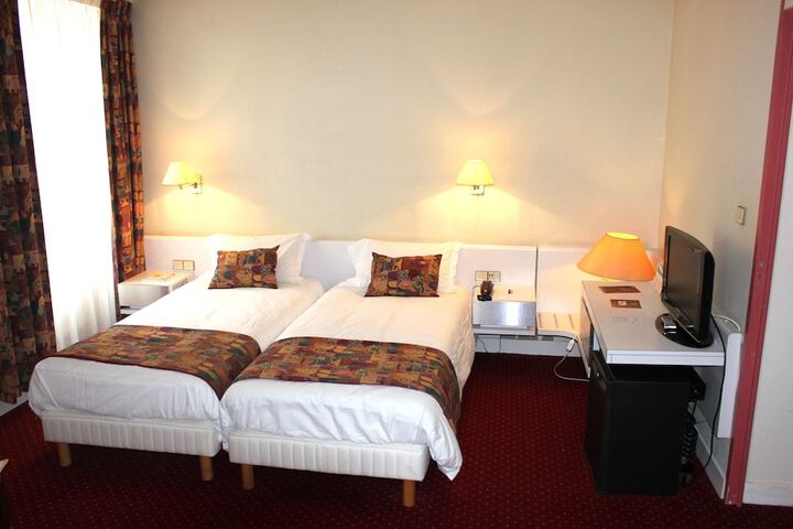 Room 3 of 13