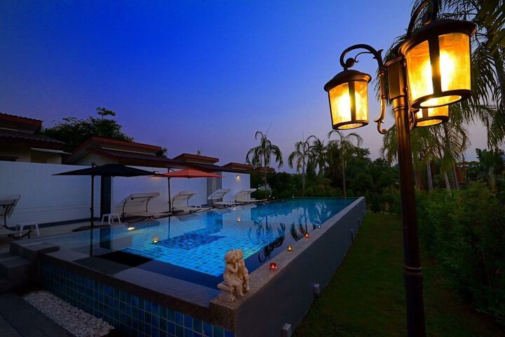Pool Hotel