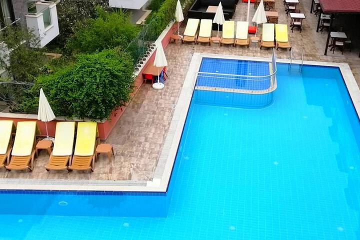 Pool Hotel
