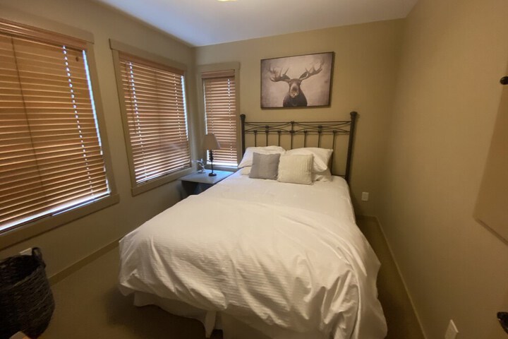 Room 74 of 543