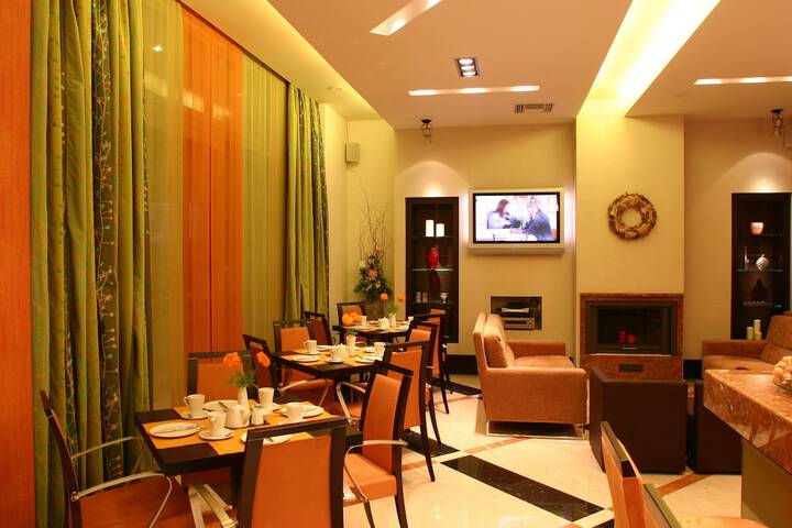 Guest Lobby