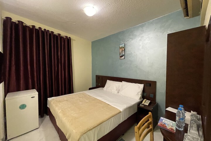 Room 28 of 103