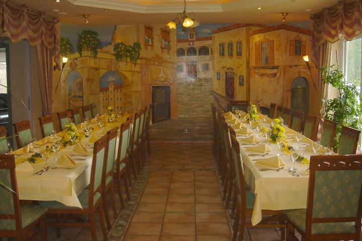 Dining 13 of 20