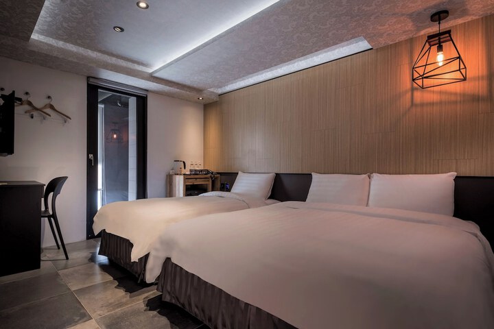 Room 34 of 77