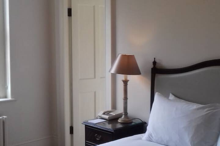 Room 13 of 77