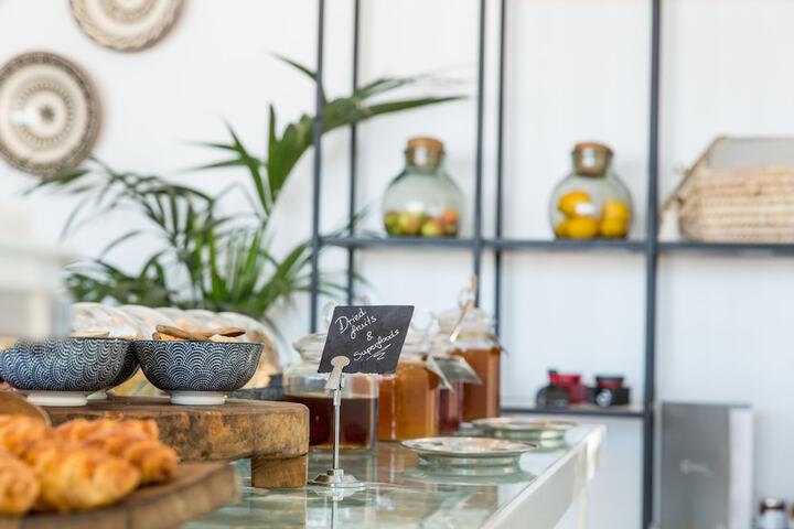 Breakfast/Coffee Service 102 of 145