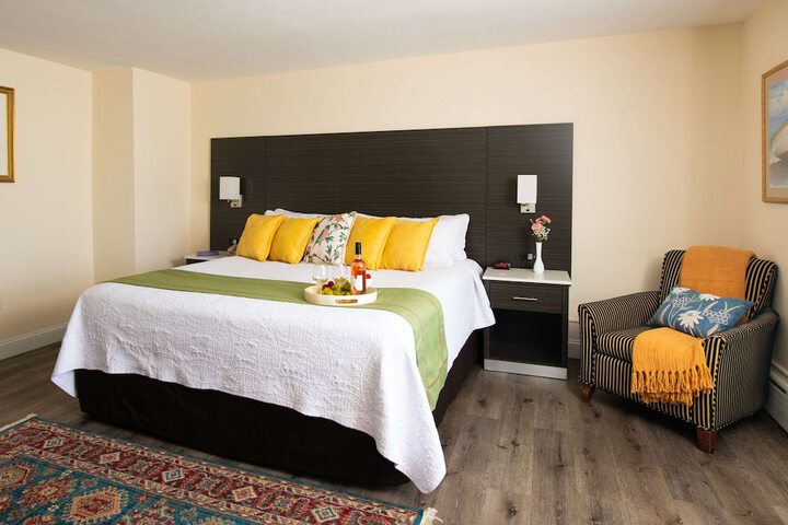 1 King Bed (2 of 3)