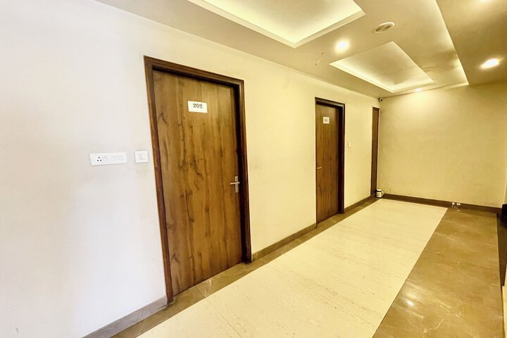 Ballroom/Hall 34 of 41