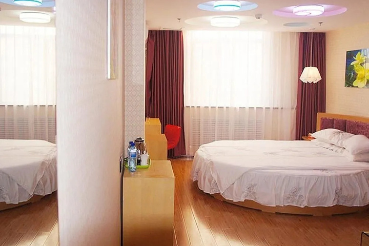 Room 6 of 10