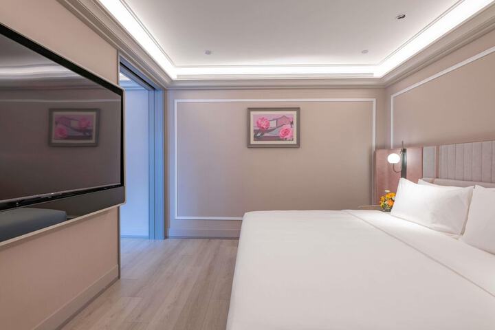Room 30 of 40