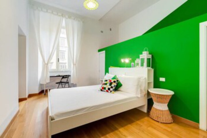 Room 13 of 22
