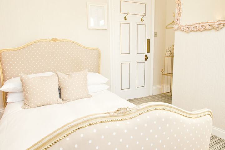 Room 175 of 250