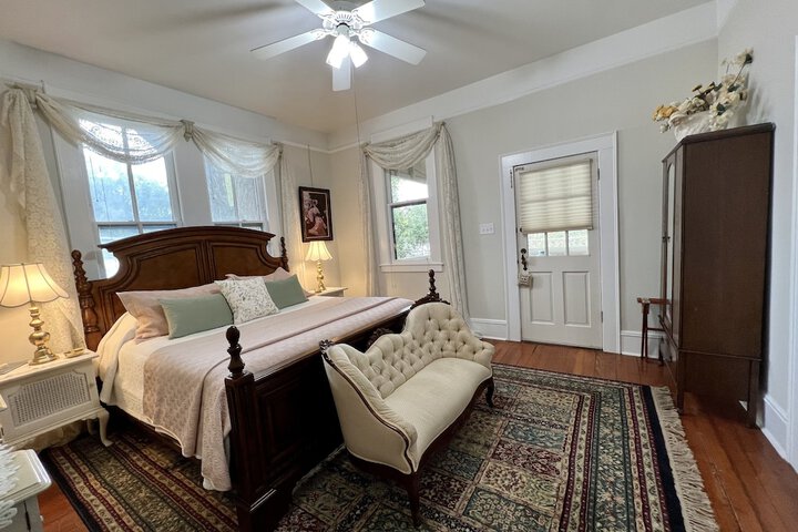Room 6 of 25