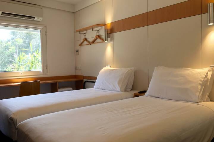 Room 8 of 35