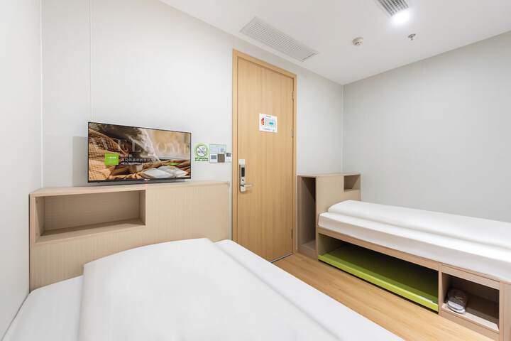 Room 11 of 43