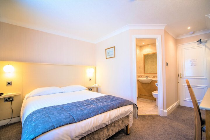 Room 34 of 94