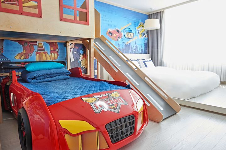 Children's theme room
