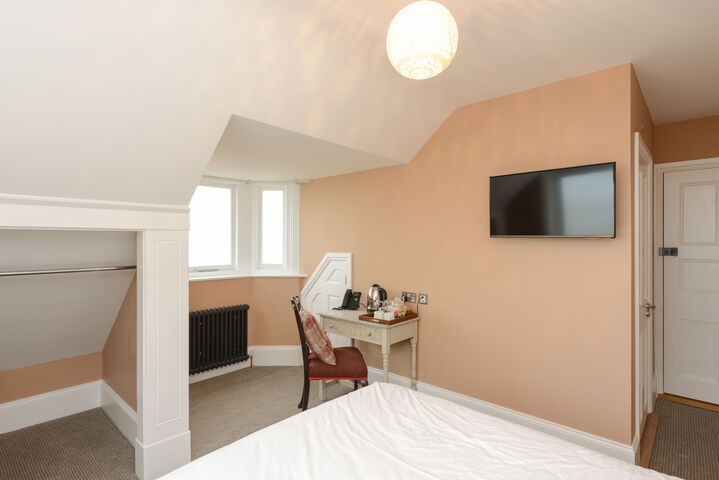 Room 4 of 15