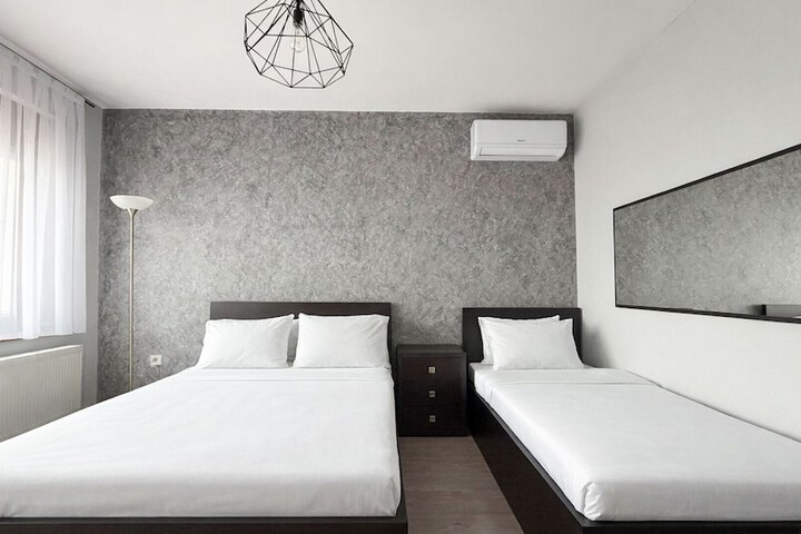 Room 13 of 38