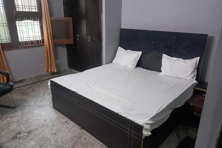 OYO 88500 Hotel Garvit Residency