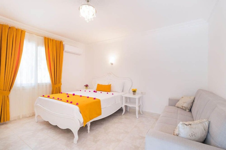 Room 10 of 47