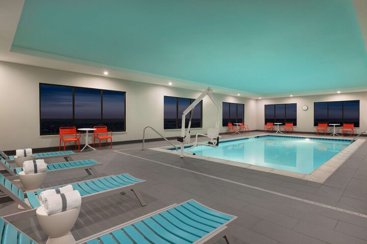 Hotel Pool