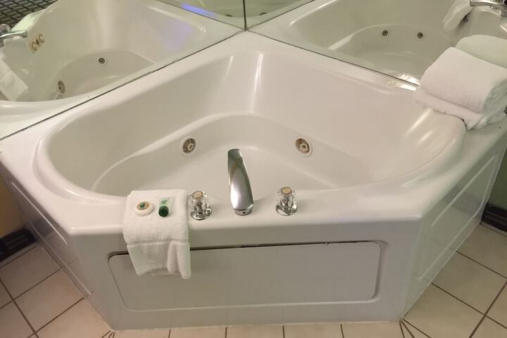 Jetted tub