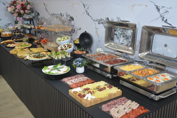 Dining 44 of 55
