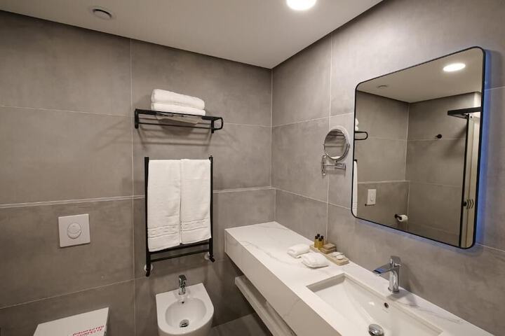 Room 60 of 77