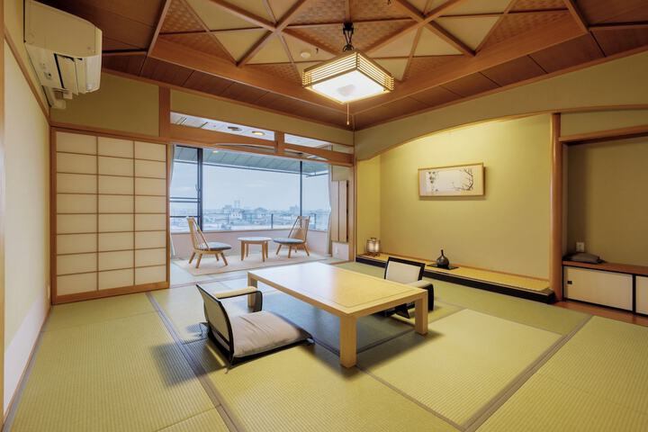 Room 6 of 205