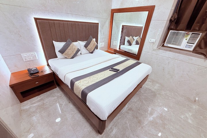 Room 33 of 45