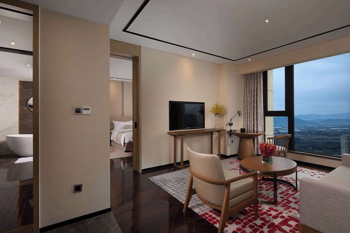 Room 27 of 64