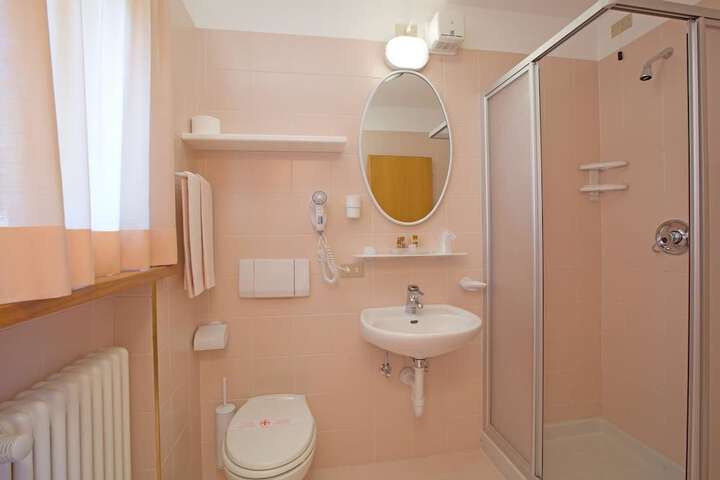 Room 8 of 30