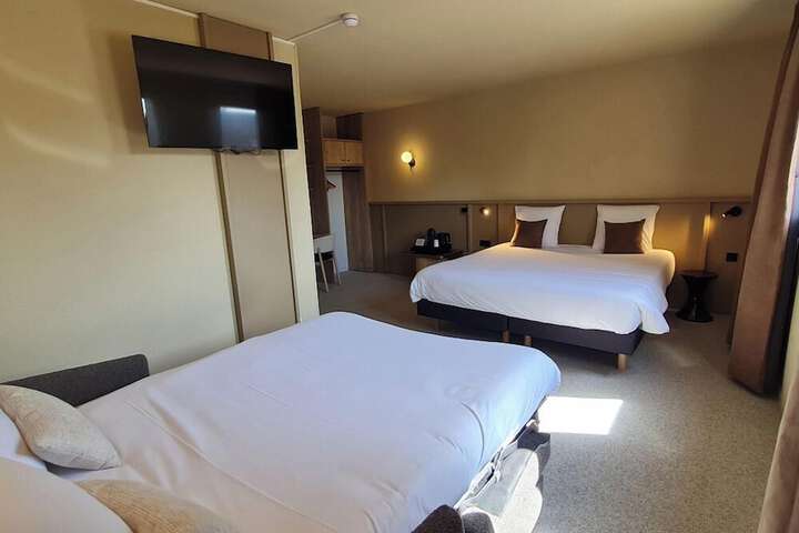 Room 25 of 61