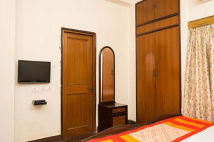Room 10 of 15