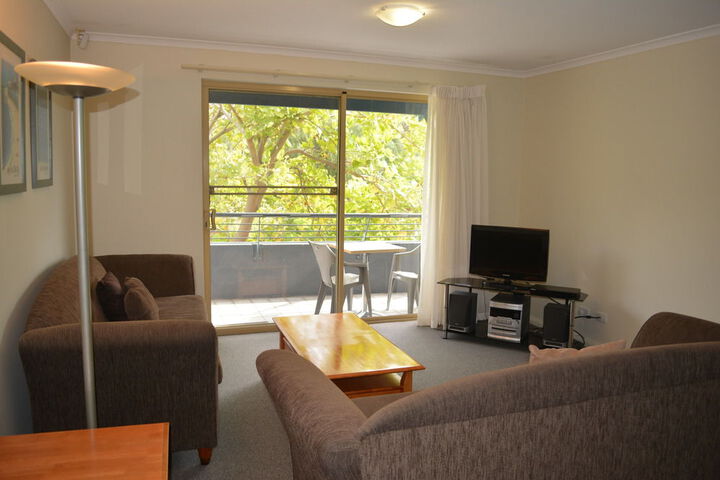 Room 10 of 32