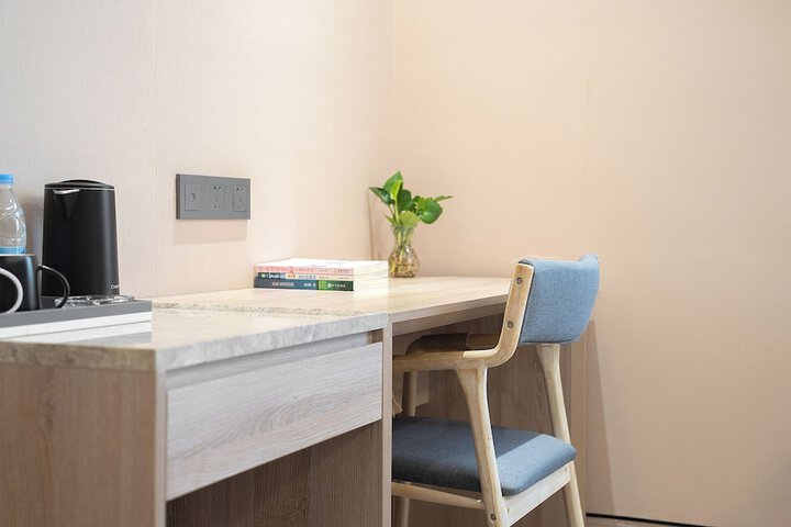 Room 12 of 20